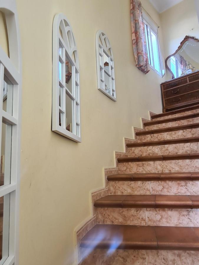 Chateau Angelique Villa Montroy Exterior photo